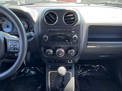 Used 2016 Jeep Patriot Sport w/ Power Value Group AWD/4WD image 2