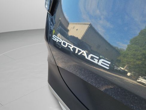 Certified 2023 Kia Sportage EX AWD/4WD image 32