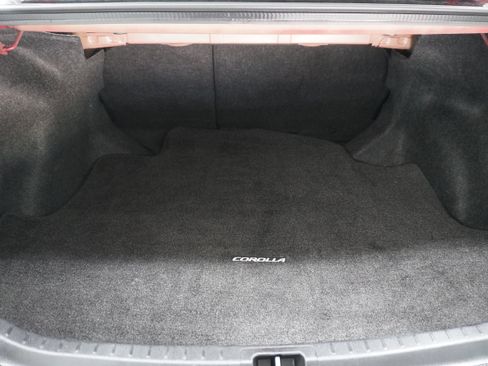 Used 2017 Toyota Corolla LE image 19