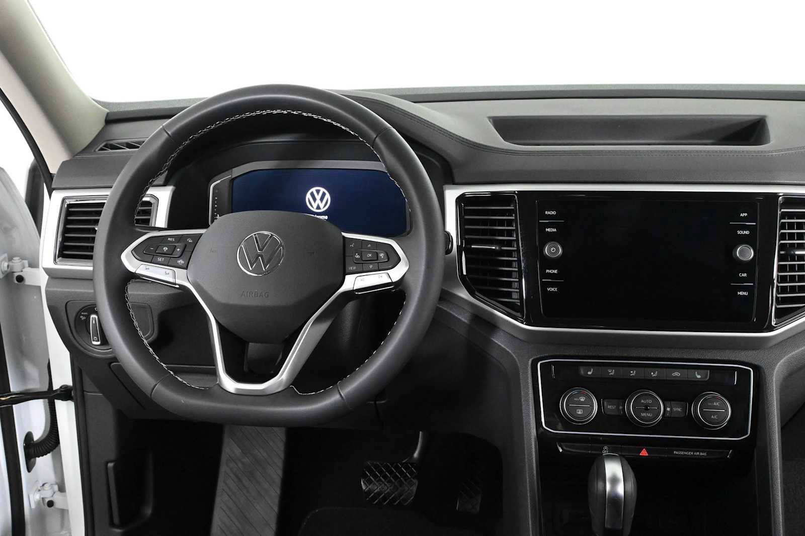 Certified 2023 Volkswagen Atlas SE FWD image 3
