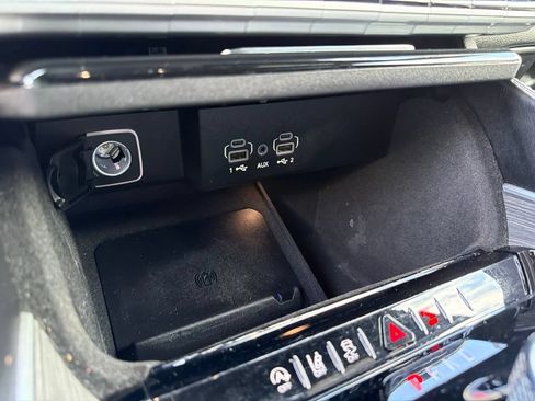 Used 2023 Jeep Wagoneer L Series II AWD/4WD image 30