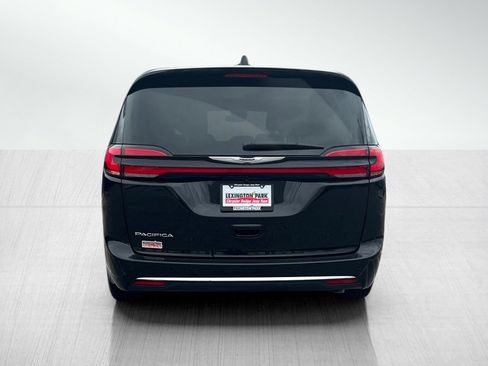 New 2026 Chrysler Pacifica Select image 6