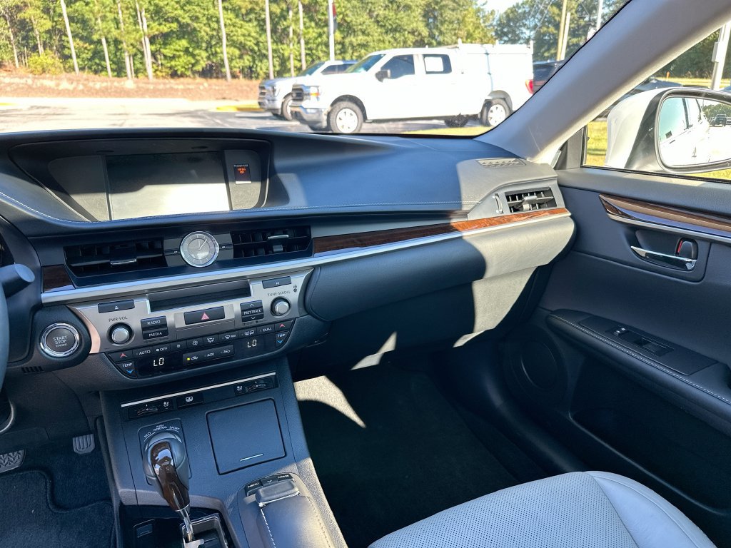 Used 2015 Lexus ES 350 w/ Luxury Package FWD image 20