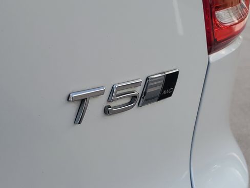 Used 2019 Volvo XC40 T5 Inscription image 6