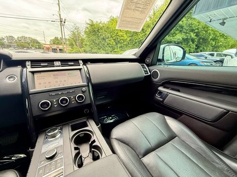 Used 2018 Land Rover Discovery SE AWD/4WD image 22