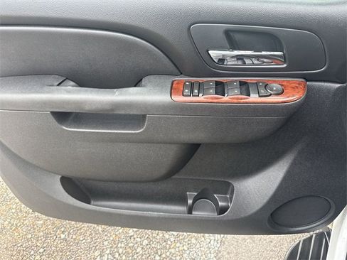 Used 2010 GMC Yukon XL SLT image 13