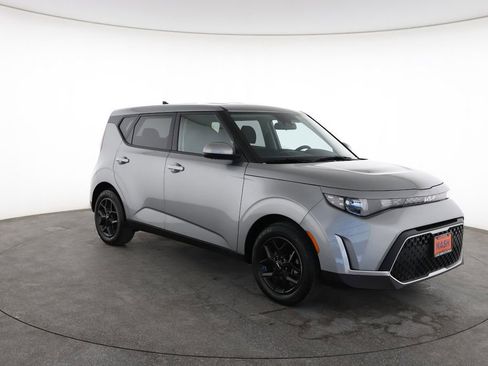 Used 2025 Kia Soul LX w/ LX Technology Package image 2