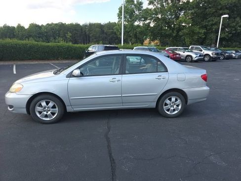 Used 2005 Toyota Corolla LE FWD image 2