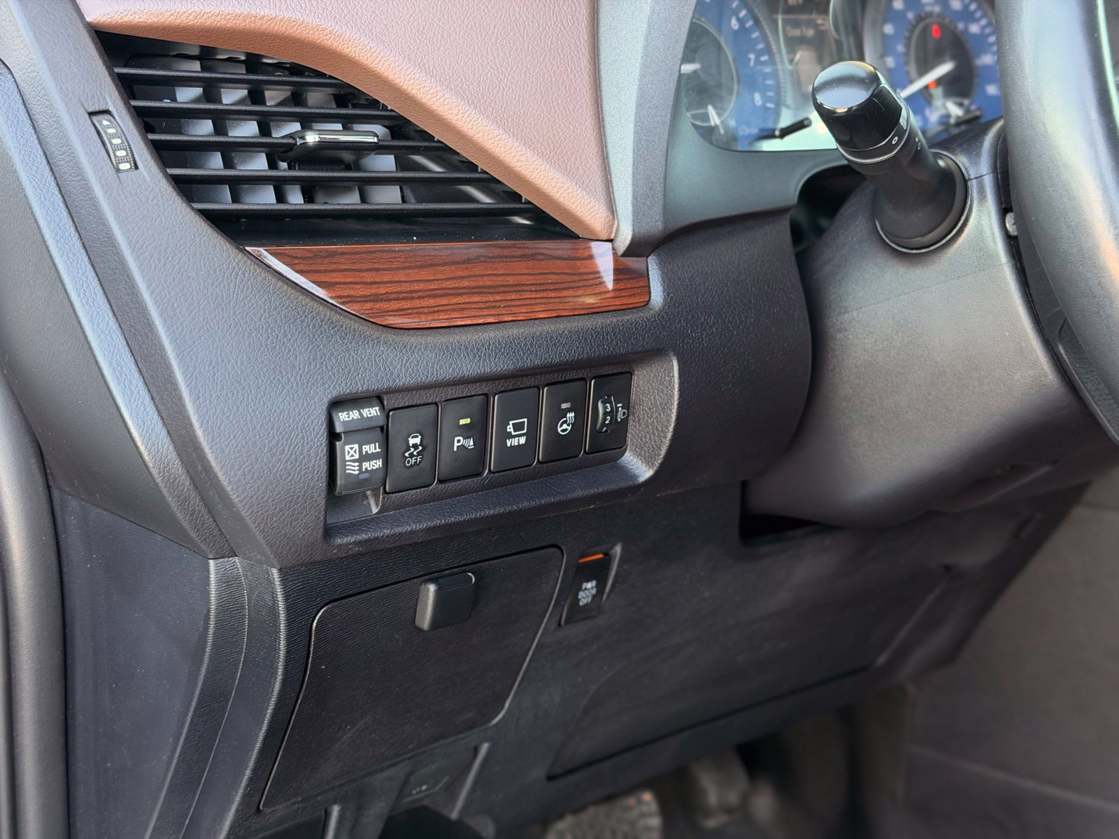 Used 2020 Toyota Sienna XLE Premium AWD/4WD image 20