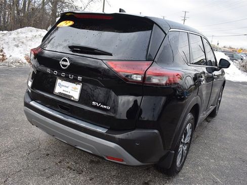 Used 2023 Nissan Rogue SV image 3