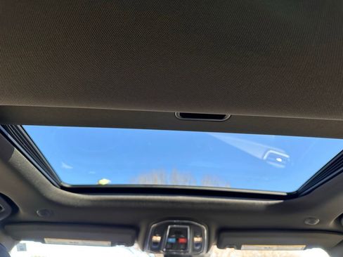 Used 2025 Jeep Grand Cherokee Laredo X image 22