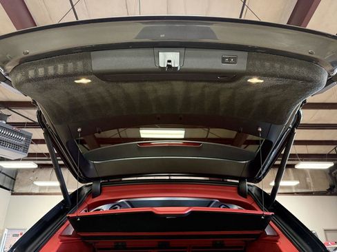 Used 2018 Bentley Bentayga image 52