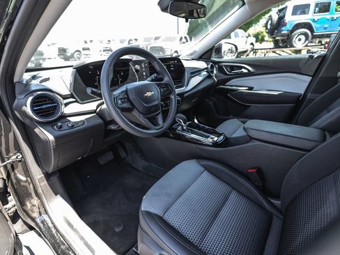 Used 2024 Chevrolet Trax LT FWD image 17