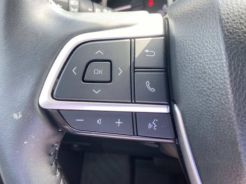 Used 2023 Toyota Highlander LE FWD image 24