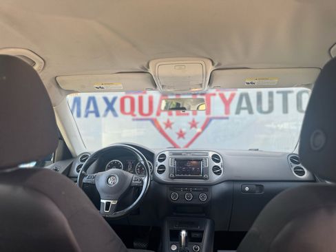 Used 2017 Volkswagen Tiguan Limited w/ Premium Package image 39