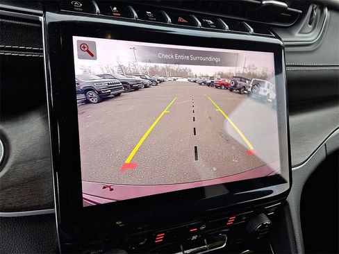 Used 2023 Jeep Grand Cherokee Limited image 18