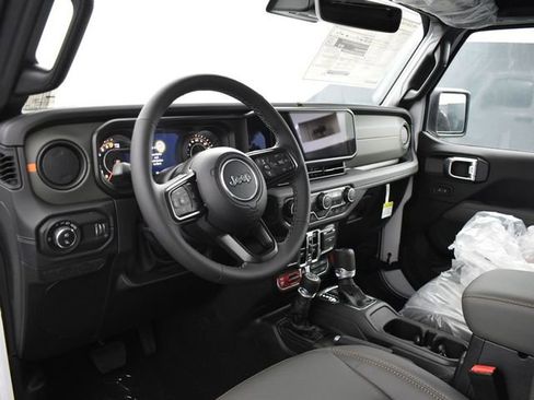 New 2025 Jeep Gladiator Mojave w/ Safety Group image 12