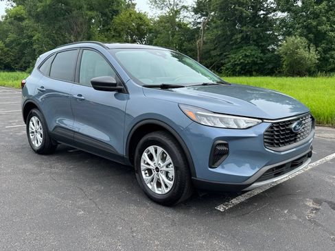Used 2025 Ford Escape Active w/ Active Premium Tech Pack AWD/4WD image 6