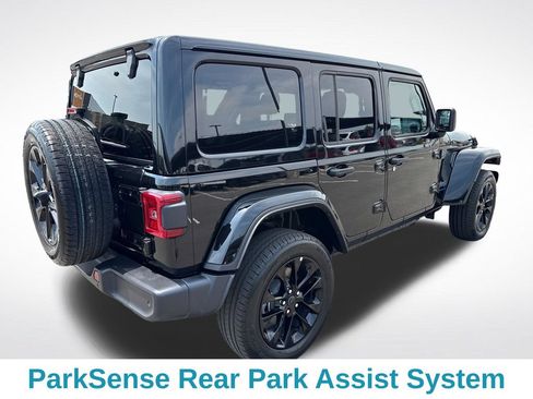 Used 2025 Jeep Wrangler Unlimited Sahara w/ Safety Group AWD/4WD image 6