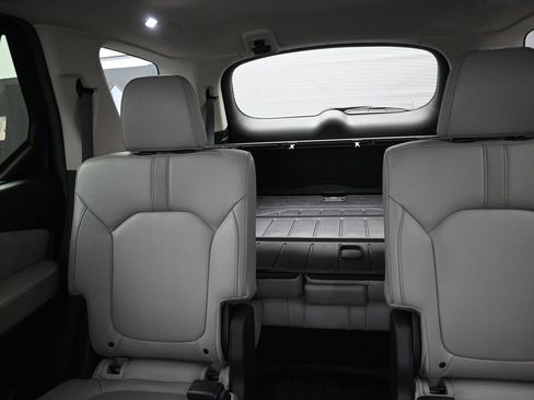 Used 2025 Honda Pilot EX-L image 15