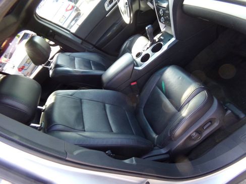 Used 2013 Ford Explorer XLT FWD image 27