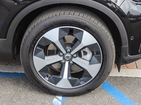 Used 2025 Volvo XC40 B5 Plus w/ Protection Package Premier image 11