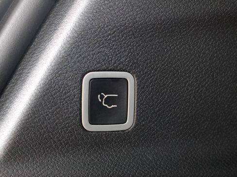 Used 2018 Chrysler Pacifica Touring-L Plus w/ S Appearance Package FWD image 44
