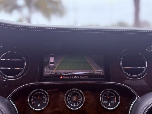 Used 2014 Bentley Mulsanne image 12