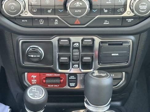 New 2026 Jeep Wrangler Unlimited Rubicon w/ Steel Bumper Group image 14