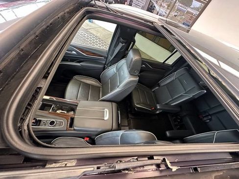 Used 2022 Cadillac Escalade ESV Premium Luxury AWD/4WD image 7