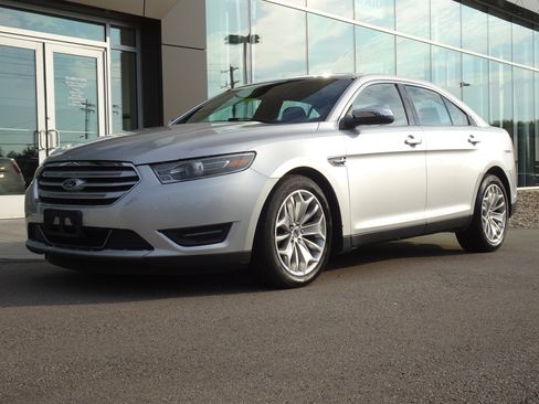 Used 2015 Ford Taurus Limited w/ Equipment Group 301A FWD image 1