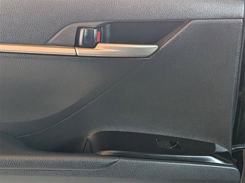 Used 2025 Toyota Camry LE image 28