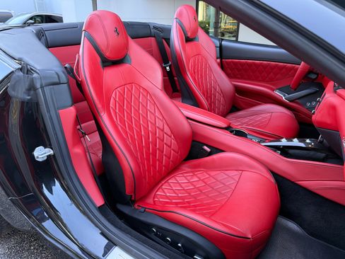 Used 2016 Ferrari California T RWD image 30
