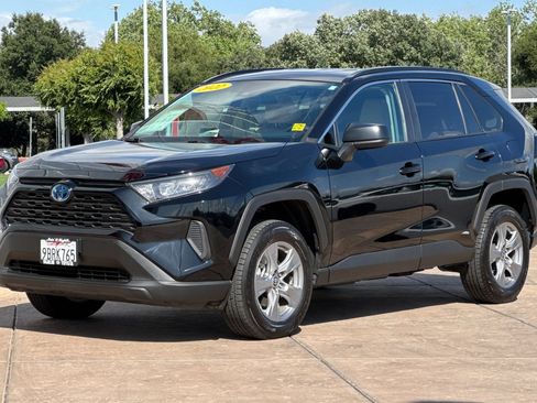 Certified 2022 Toyota RAV4 LE AWD/4WD image 10