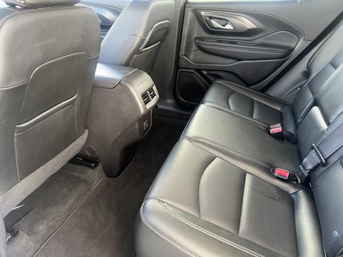 Used 2024 GMC Terrain SLT AWD/4WD image 15