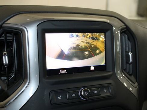 Used 2020 Chevrolet Silverado 1500 Custom w/ Custom Value Package AWD/4WD image 18