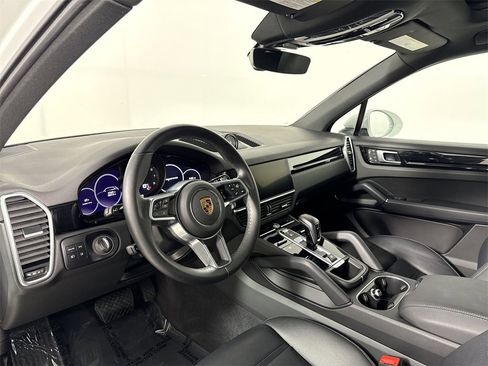 Certified 2022 Porsche Cayenne w/ Premium Package Plus image 4