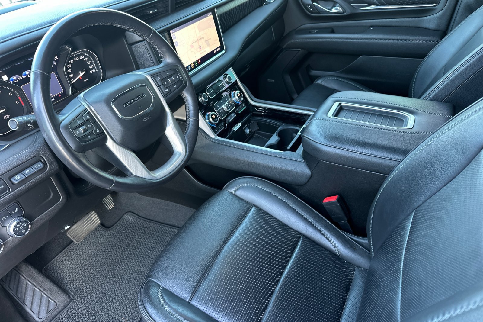Used 2021 GMC Yukon Denali AWD/4WD image 10