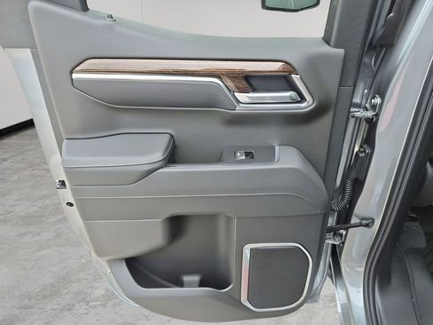 New 2026 GMC Sierra 1500 SLE w/ Preferred Package image 17