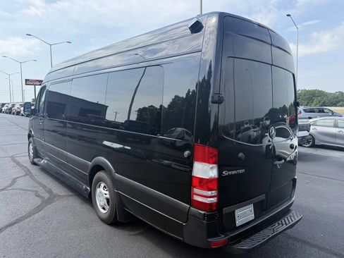 Used 2011 Mercedes-Benz Sprinter 2500 image 2