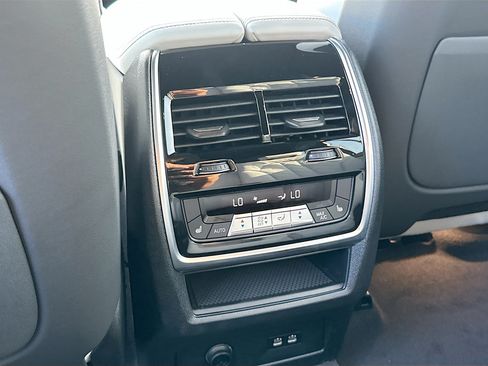 New 2027 BMW X7 xDrive40i w/ M Sport Package AWD/4WD image 18