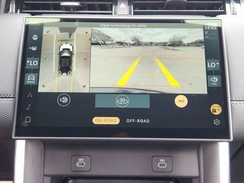 Used 2025 Land Rover Discovery Sport Dynamic SE image 17