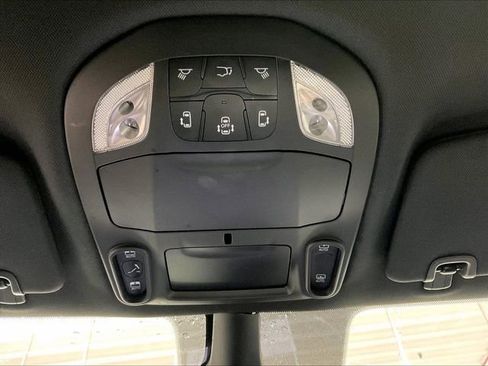 Used 2025 Chrysler Pacifica Limited FWD image 27