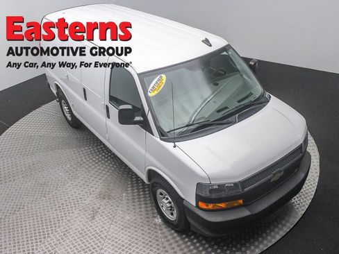 Used 2021 Chevrolet Express 2500 RWD image 3