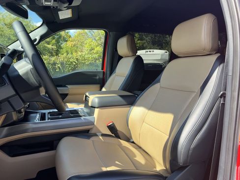 Used 2025 Ford F250 Lariat w/ Black Appearance Package image 13