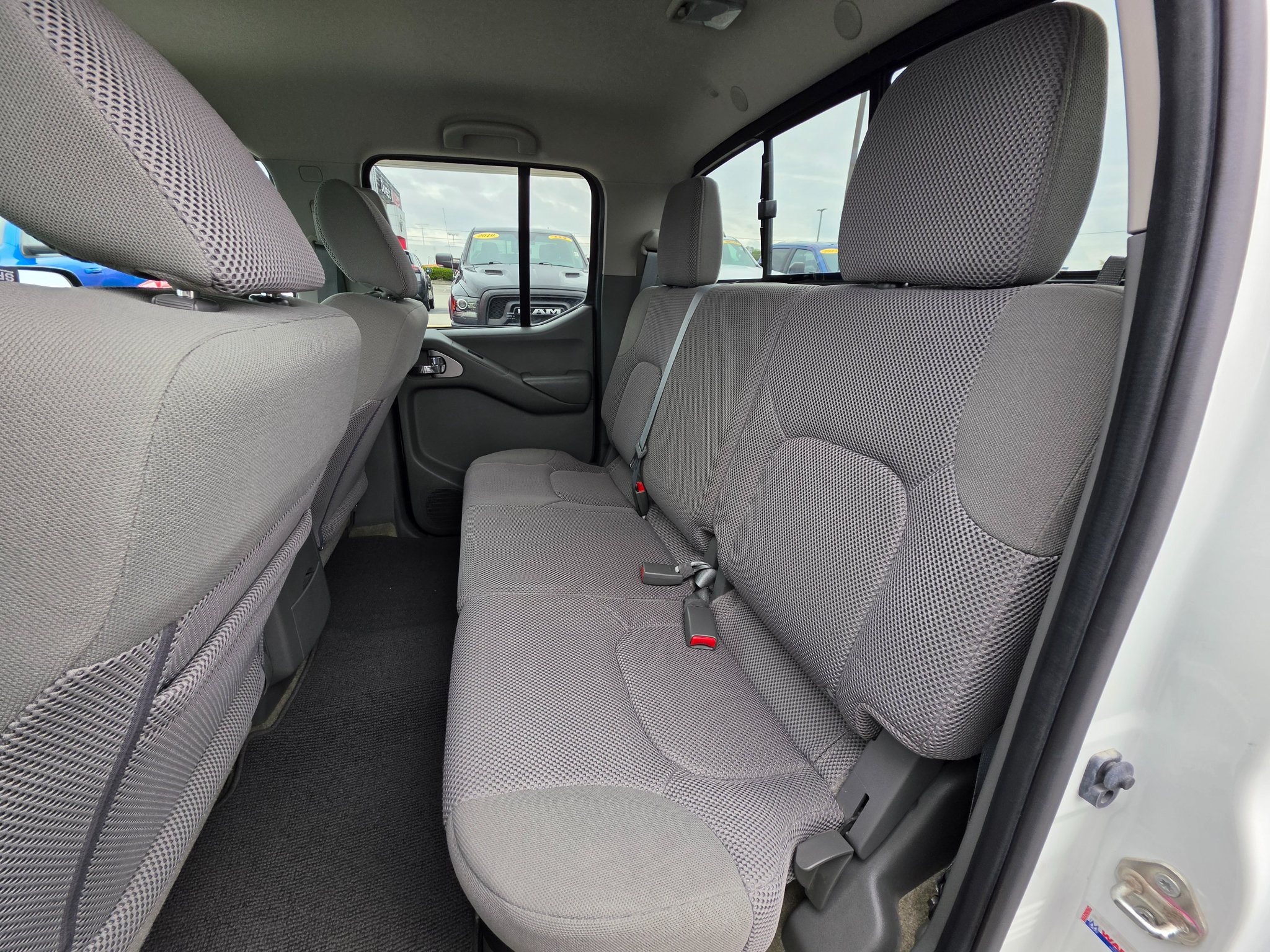 Used 2017 Nissan Frontier SV w/ SV Value Truck Package AWD/4WD image 24