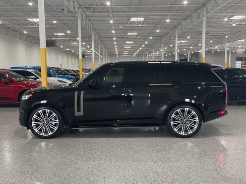 Used 2025 Land Rover Range Rover Long Wheelbase SE image 4