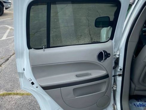 Used 2006 Chevrolet HHR LT w/ Preferred Equipment Group FWD image 11