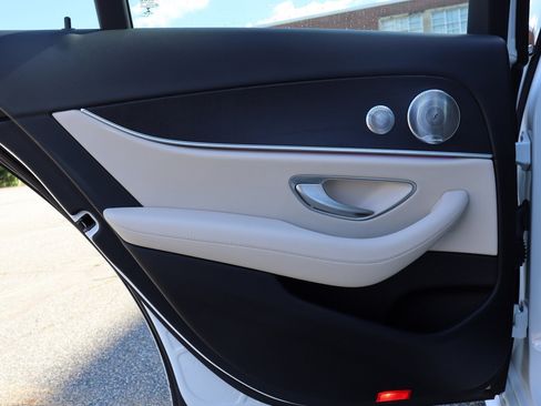 Used 2017 Mercedes-Benz E 300 4MATIC image 38