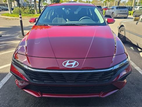 Used 2024 Hyundai Elantra SEL image 2